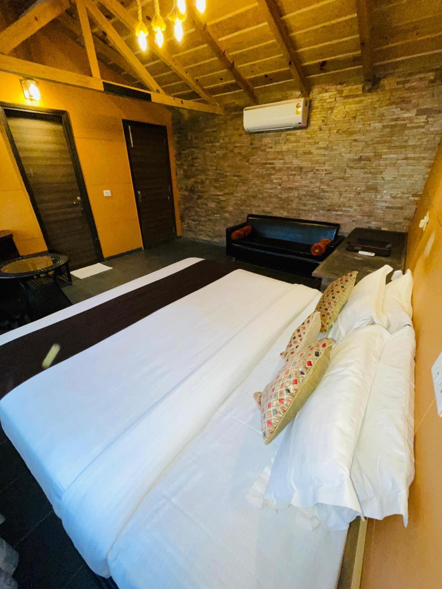 Sea Hawk - Luxury Hill Resort 4 Mins From Bhimtal Lake Bhīm Tāl Quarto foto